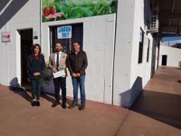 La Junta entrega una ayuda a una cooperativa de Lucena del Puerto (Huelva) de más de 200.000 euros