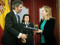 La comisión sobre la 'caja b' del PP pide a Pastor que medie para que la Justicia les envíe los documentos que le niega