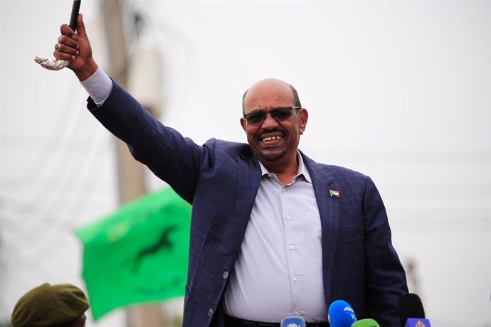 Omar al Bashir visita Darfur