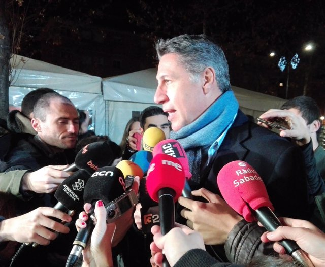 Xavier Garcia Albiol (PP) atiende a los medios (Sabadell)