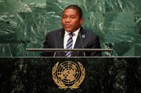 El presidente de Mozambique cesa a los ministros de Energía y de Exteriores