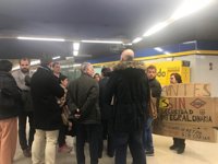 Vigilantes de Seguridad de Metro se concentran por los impagos de sus nóminas y piden "soluciones claras"