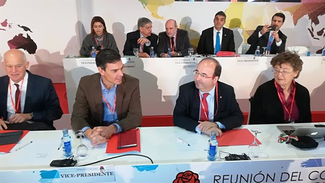 El secretario general del PSOE, P. Sánchez, y el líder del PSC, M. Iceta