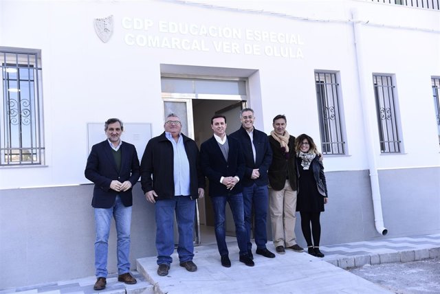 Javier Aureliano García, durante la visita a la sede de 'Ver de Olula'. 