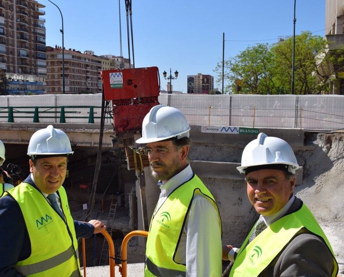 El consjero Felipe López en obras del metro de Málaga