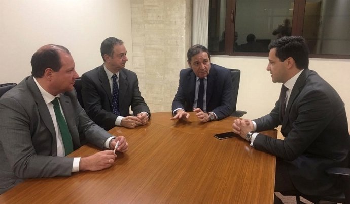 Soria: reunión del Consejero de Sanidad con el alcalde de El Burgo de Osma