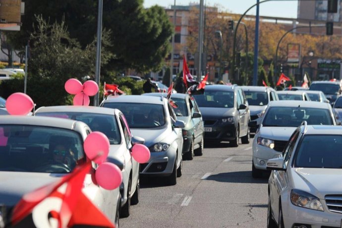 Caravana de trabajadores de contratas de la Junta en Sevilla