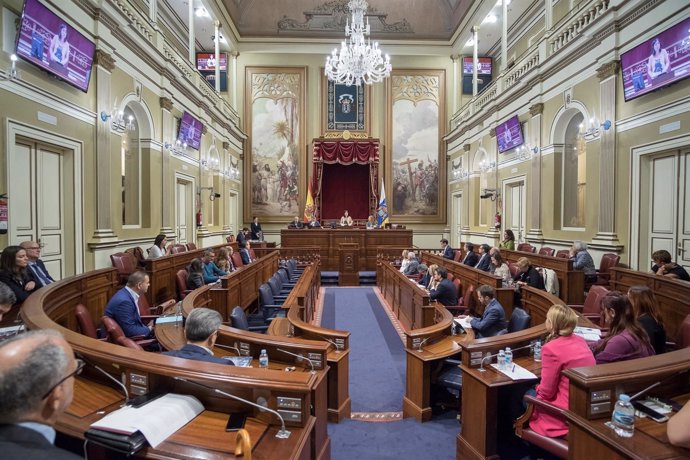 Nota De Prensa / El Parlamento Reconoce La Labor De Manuel Marín En La Configura