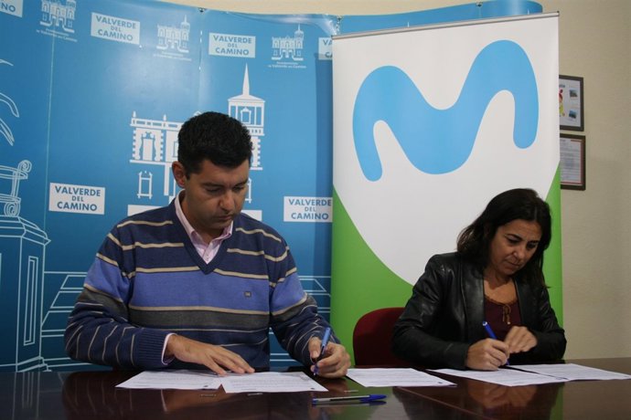 Acuerdo entre Movistar y el Ayuntamiento de Valverde del Camino. 