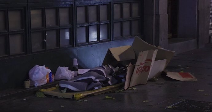 Persona sin hogar en un vídeo del PP de Madrid