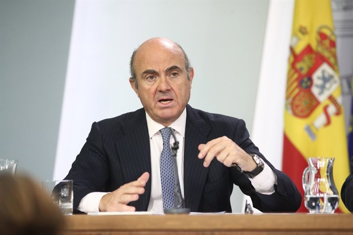 Rueda de prensa de Luis de Guindos tras el Consejo de Ministros