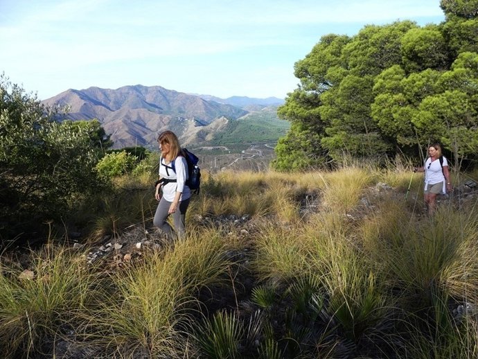 Gran Senda senderismo turismo activo interior naturaleza paisaje turistas verde