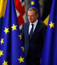 Tusk dice que las "emociones" complican las divisiones en materia de migración y futuro del euro