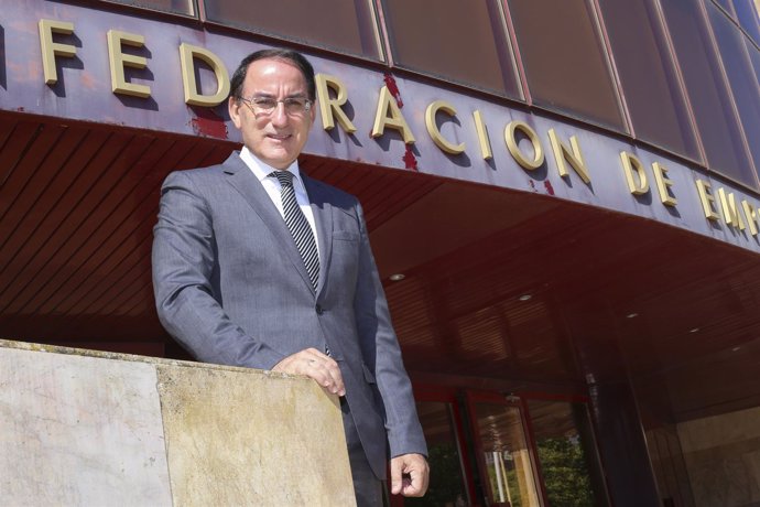 El presidente de la CEA, Javier González de Lara