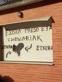 La Policía investiga las pintadas a favor de presos etarras en el Isaac Newton y Dancausa espera resultados pronto