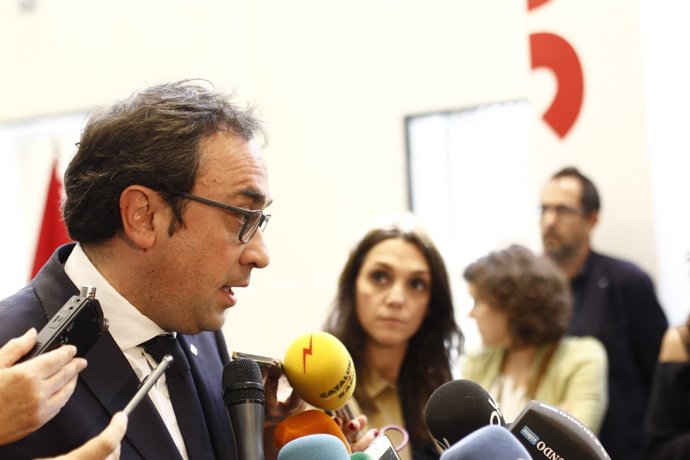 Rull atén els mitjans