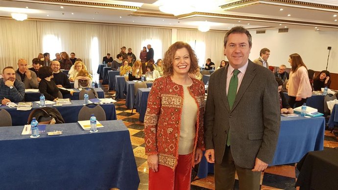 Espadas y Adela Castaño, en el encuentro de la Red Ciudades Educativas