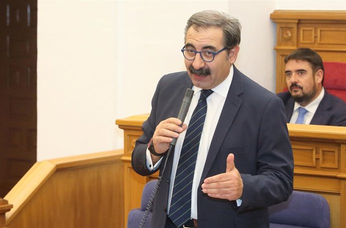 Fernández sanz, consejero, sanidad, clm 