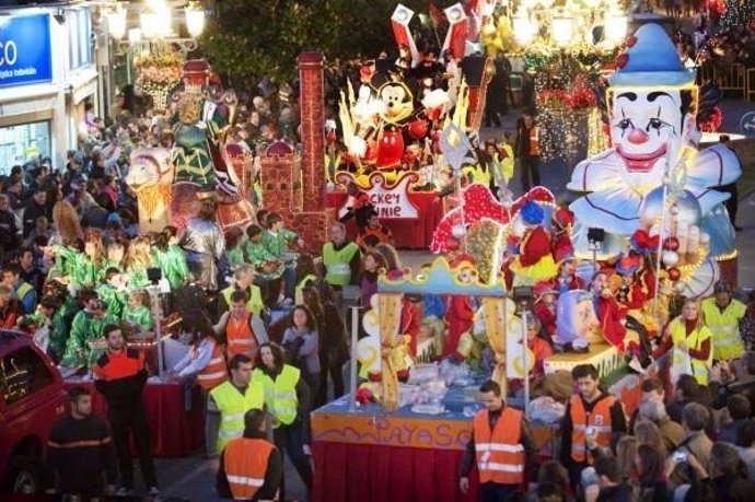 Cabalgata reyes magos torremolinos málaga regalos navidad niños ilusión 