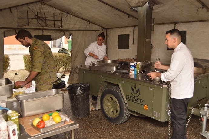 Miembros del Ejército en el concurso de cocina