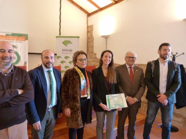 Carla Marano recibe el VII Premio de Investigación del CES Provincial.
