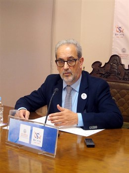 El rector en funciones de la USAL.                               