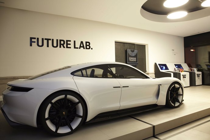 Porsche inaugura su primera 'Pop Up Store' en España 