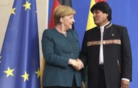 Evo Morales pide a Merkel que respalde el proyecto de ferrocarril que prevé unir el Atlántico con el Pacífico