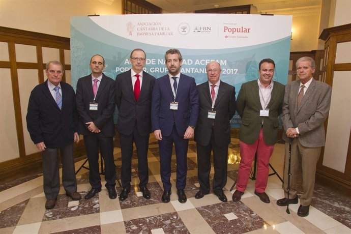 Familia Lostal junto al presidente de ACEFAM