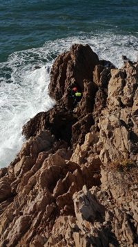 Un hombre resulta herido tras caer mientras pescaba en una zona de rocas en la Playa del Lastre de La Unión