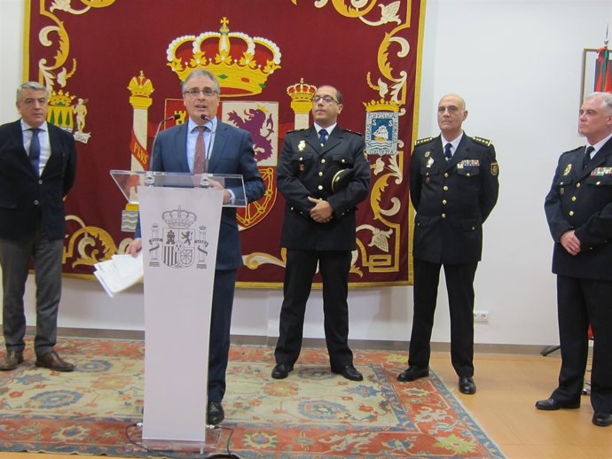 Rueda de prensa sobre operación policial.        