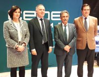 Revilla cree que 2018 será "el año de la industria" en Cantabria 