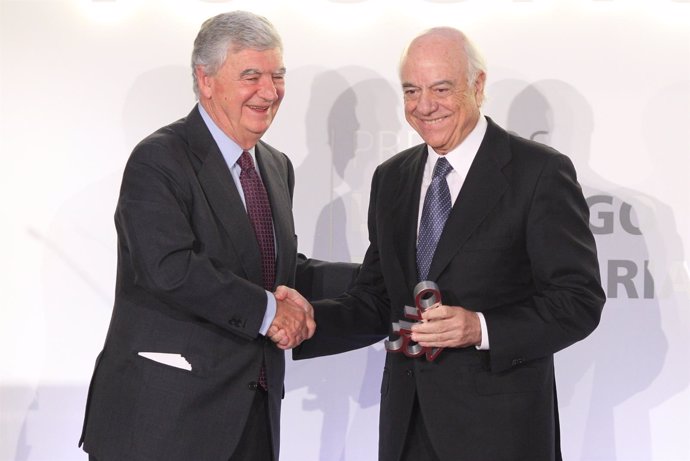 Francisco González recibe el premio al liderazgo empresarial