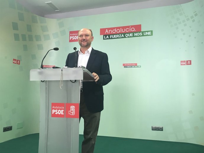 El coordinador de la Interparlamentaria del PSOE-A, Antonio Pradas