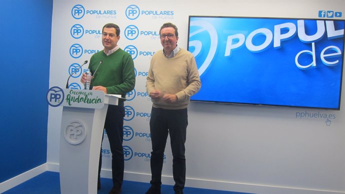 El presidente del PP andaluz, Juanma Moreno, y el de Huelva, Manuel Andrés Glez.