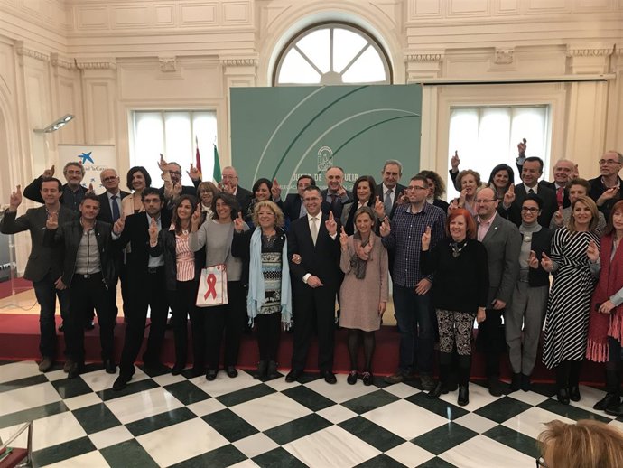 Firma para el programa de ayudas a iniciativas sociales