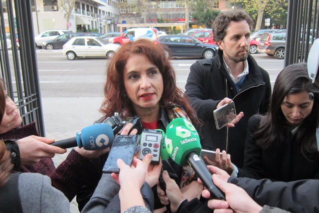 María Jesús Montero atiende a los medios en Madrid
