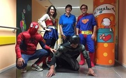 Rótulos Richard, disfrazados de superhéroes para los niños 