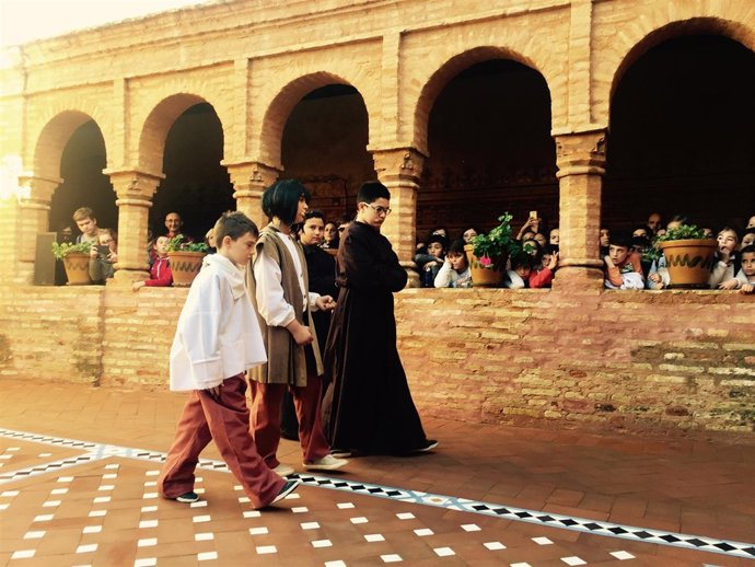 Dos Fotos Más Representaciób Ceip Tres Carabelas