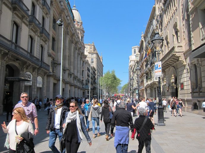 Gent, persona, persones, passejant, passeig, turistes, turisme, família, famílie