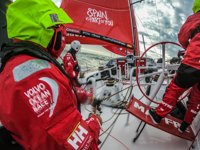 El 'MAPFRE' acecha al 'Dongfeng' pegado a la zona de exclusión de la Antártida