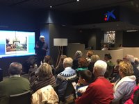 La oficina Store Plaza Aragón de CaixaBank acoge la charla 'La Navidad llega con el Belén aragonés'