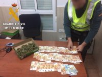 Detenido un vecino de Níjar (Almería) con una orden de arresto en vigor y 100 gramos de cogollos de hachís