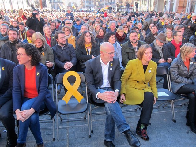 T.Laïlla, C.Mundó, M.Rovira, cadira d'Junqueras, R.Romeva, C.Forcadell, ERC
