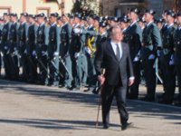 Zoido preside la jura de bandera en Baeza con el recuerdo de los dos guardias civiles asesinados en Teruel