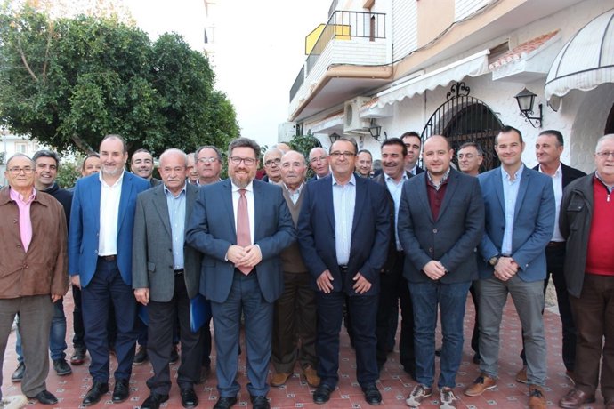 El consejero de Agricultura con regantes de Cuevas del Almanzora (Almería)