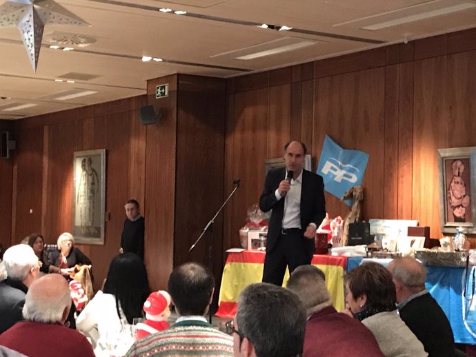 Ignacio Diego interviene en la comida de amigos del PP en el hotel Santemar