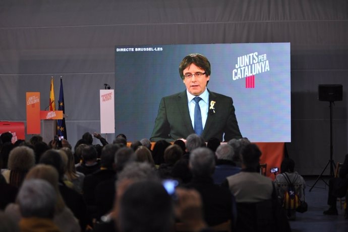 Carles Puigdemont en un mitin en Tarragona