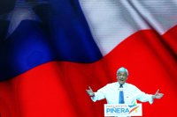 Piñera vota sin hacer declaraciones entre fuertes medidas de seguridad