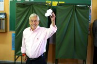 Piñera y Guillier se dan como favoritos en las presidenciales chilenas tras depositar sus respectivos votos